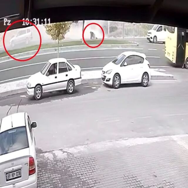  O anlar kamerada! Kaza yapan otomobilin camından fırladı!