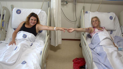 Az su içtiği için böbrekleri iflas etti, kızı böbreğini bağışladı