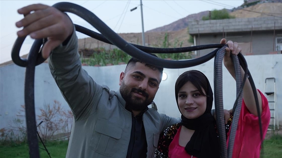 Yılan yağı geçim kapısı oldu