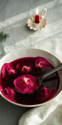  Vushka mantılı vejetaryen borş çorbası