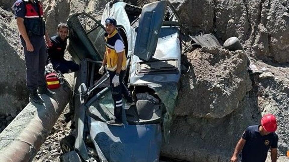 Katliam gibi kaza: 4 ölü! Bir aile yok oldu!