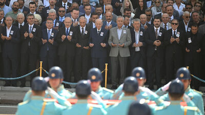 Eski bakanlardan Cevheri için tören