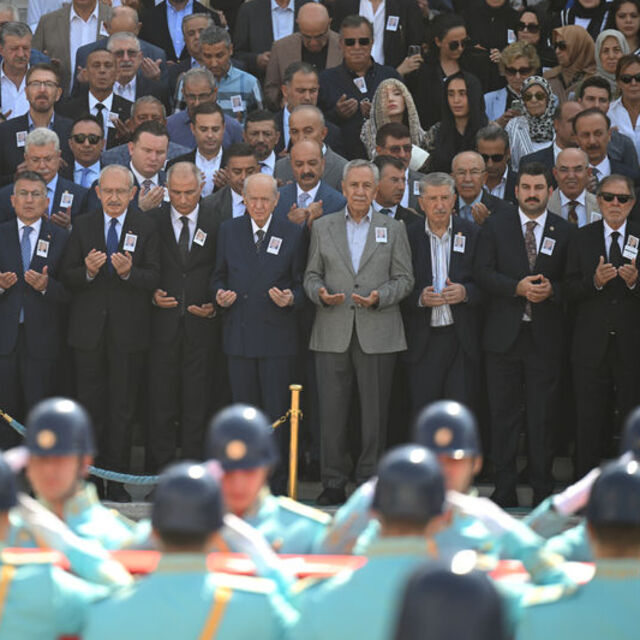  Eski bakanlardan Cevheri için tören