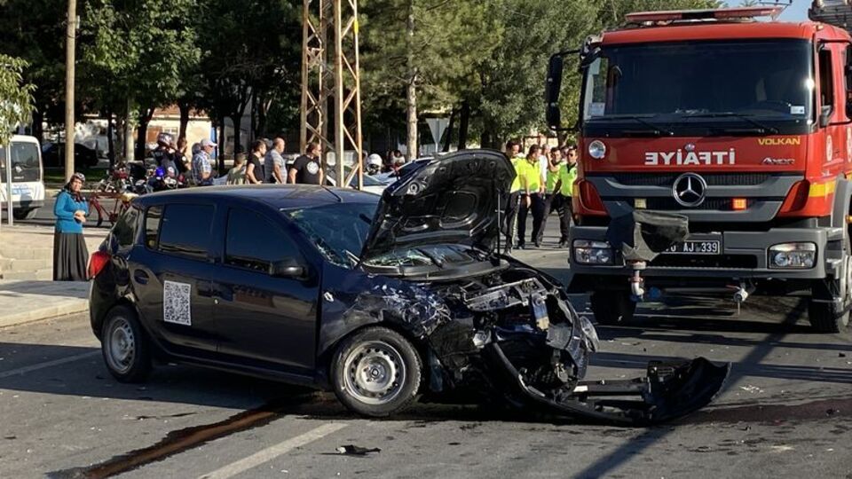 Karaman'da trafik kazası: 2'si polis 3 yaralı