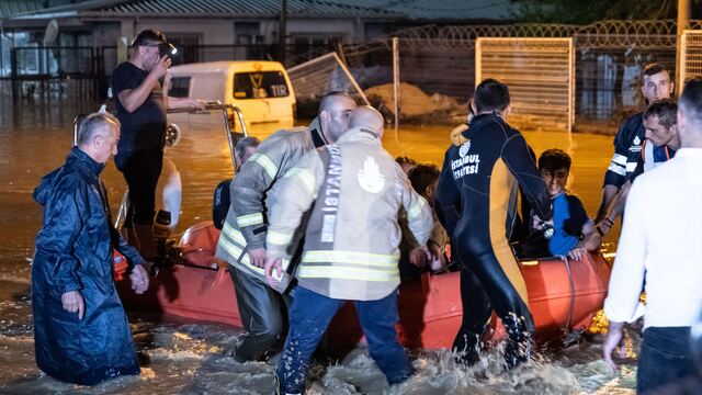 İstanbul'da sel felaketi! 2 ölü, 31 yaralı