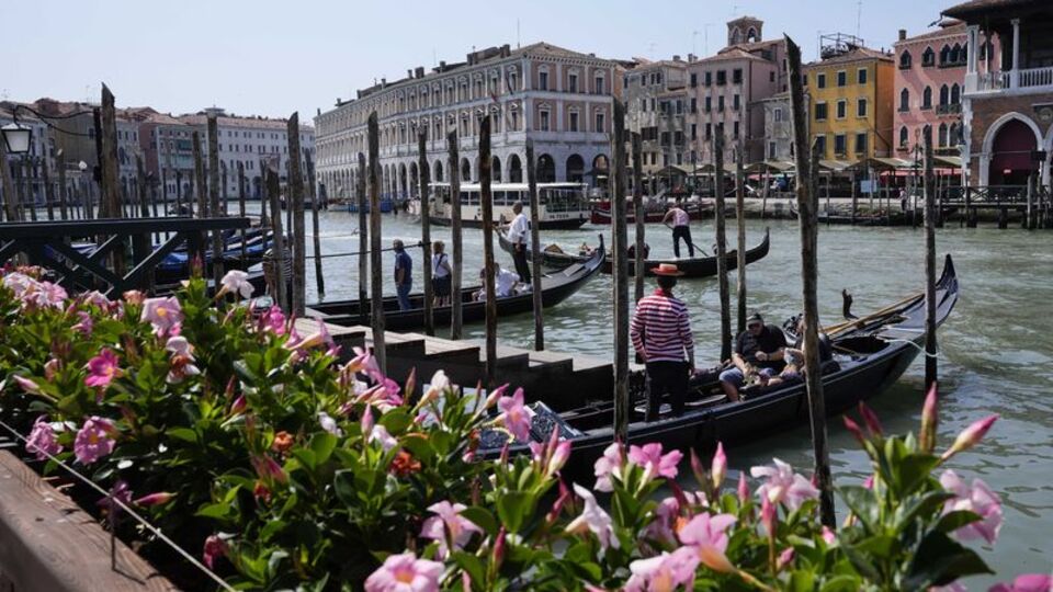 Turist akınına 'giriş ücretli' çözüm
