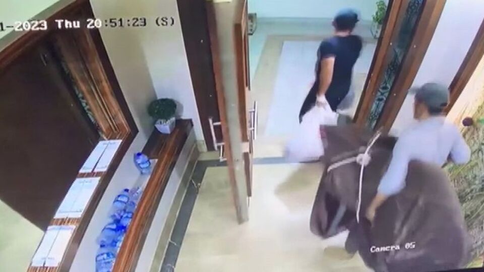 Girdikleri binada 12 saat boyunca hırsızlık yaptılar!