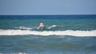 Babasıyla birlikte denize giren genç kayboldu