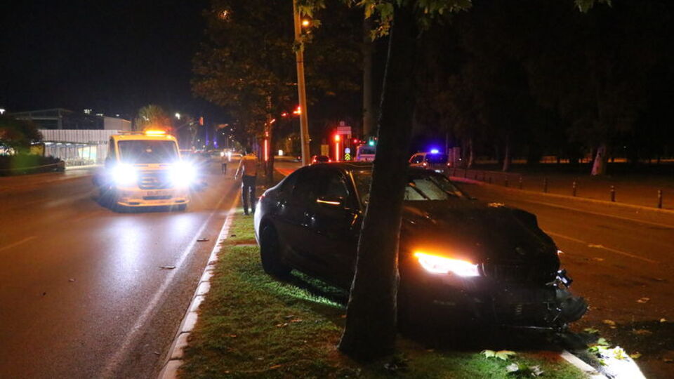 İzmir'de otomobil ile motosiklet çarpıştı: 1 ölü, 1 yaralı