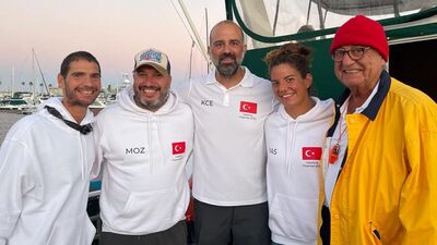 İki Türk sporcu, Catalina Kanalı'nı 13 saatte yüzerek geçti