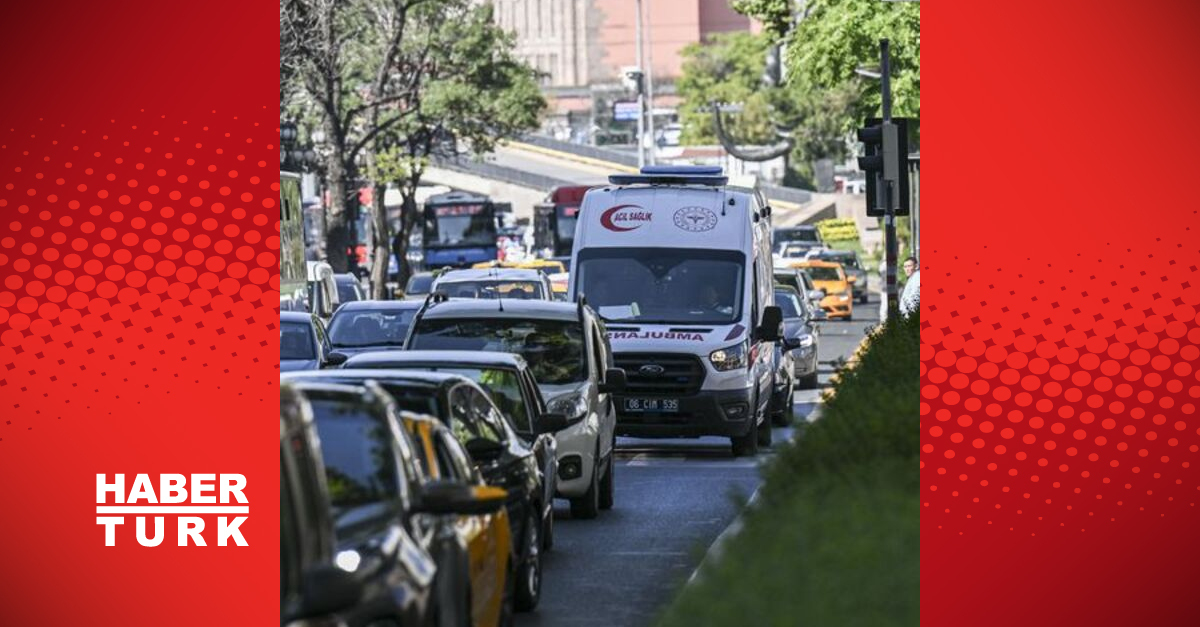 Hayat Kurtarmak Için Zamanla Yarışan Ambulans Ekibinin Trafikteki ...