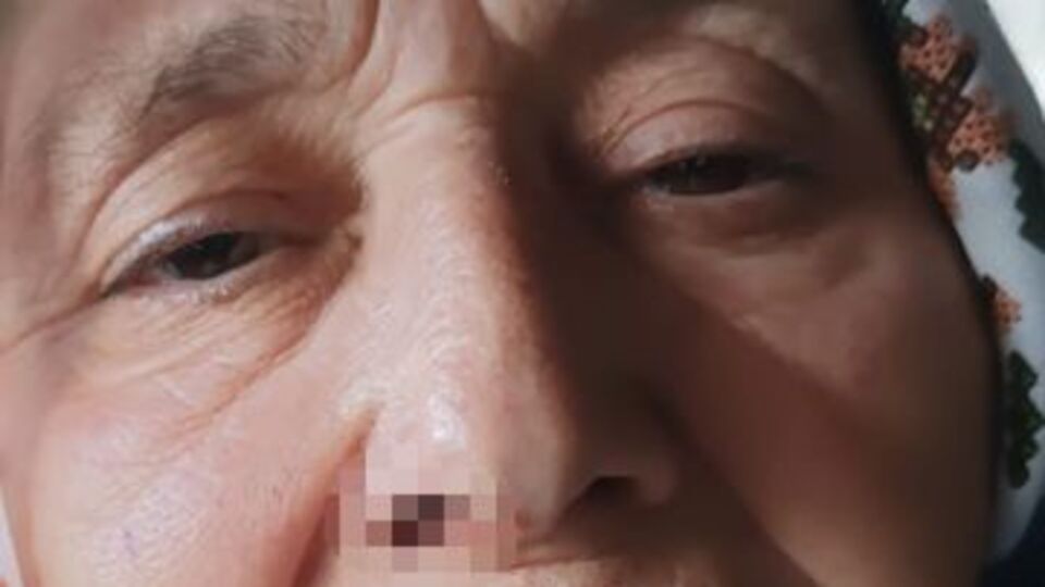 73 yaşındaki kadını darbettiler