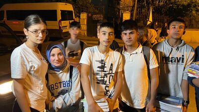 Veliler de öğrenciler de 21.45'te okul çıkışına tepkili