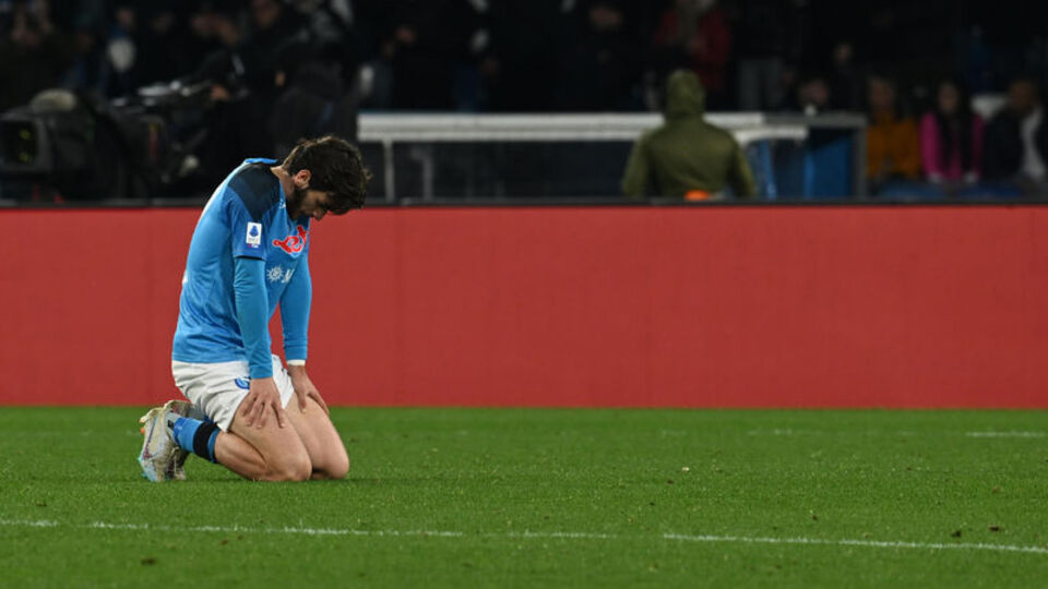 Kvaratskhelia'ya ne oldu?