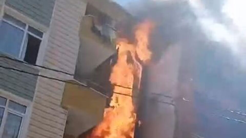 İstanbul'da 5 katlı binada feci yangın!