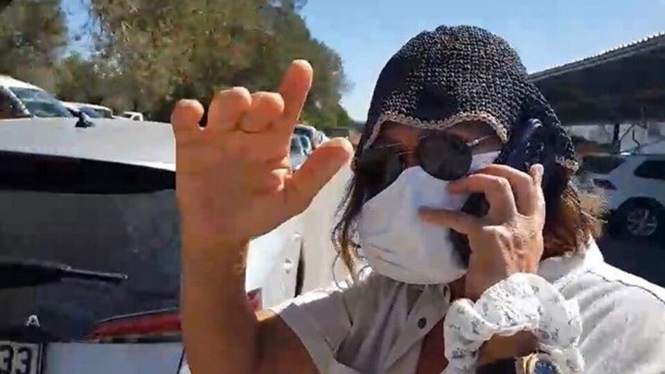 Hülya Avşar hastane çıkışında görüntülendi