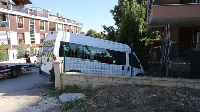 Okul servisi kaza yaptı: 14 yaralı