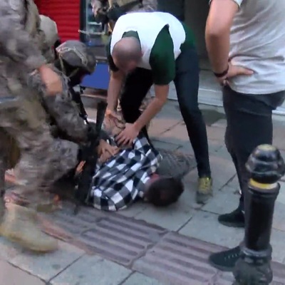 Uyuşturucu operasyonunda annenin isyanı; Sonunda rahat ettin mi annem