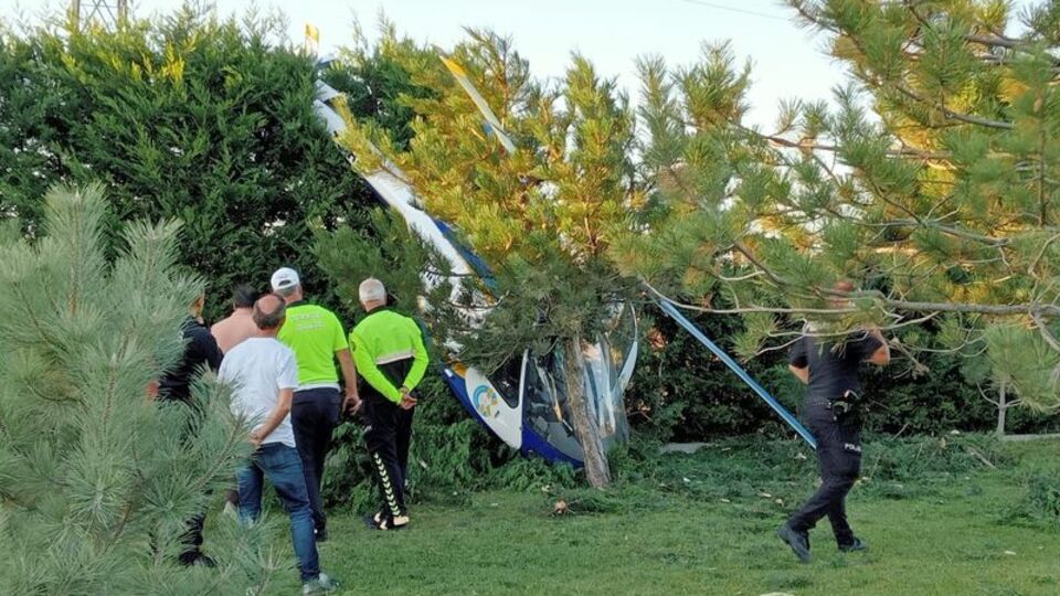 Afyon'da otelin bahçesine helikopter düştü