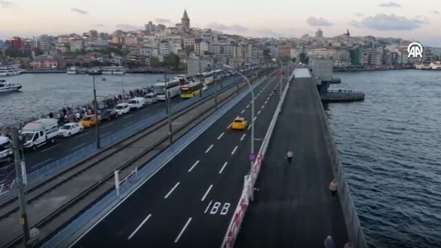  Galata Köprüsü trafiğe açıldı