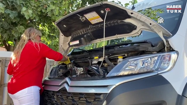  Kadın servis şoförü 14 yıldır direksiyon sallıyor