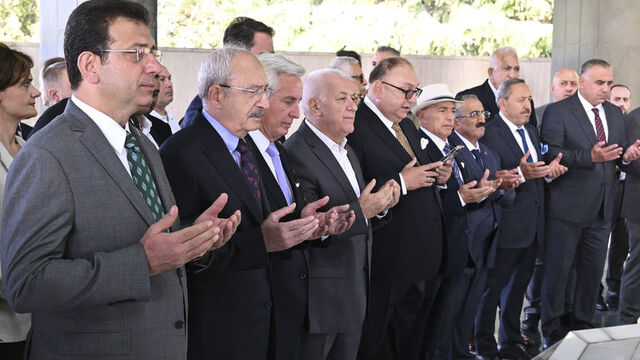 Kılıçdaroğlu, Menderes ve Özal'ın anıt mezarını ziyaret etti