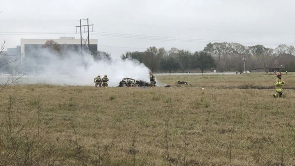 Hava gösterisinde uçaklar çarpıştı, 2 pilot öldü!