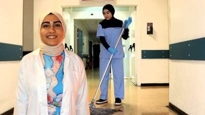 Hastanenin temizlik personeli, doktoru olacak