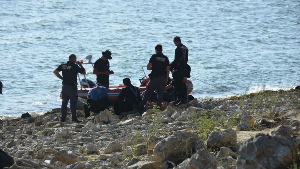 Helikopter 12 metrede balçığa saplanmış! 3 mürettebata cansız ulaşıldı!