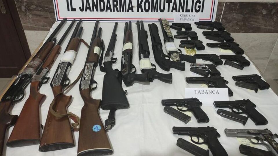 Asker eğlencesine gelen 40 kişiden cephanelik çıktı