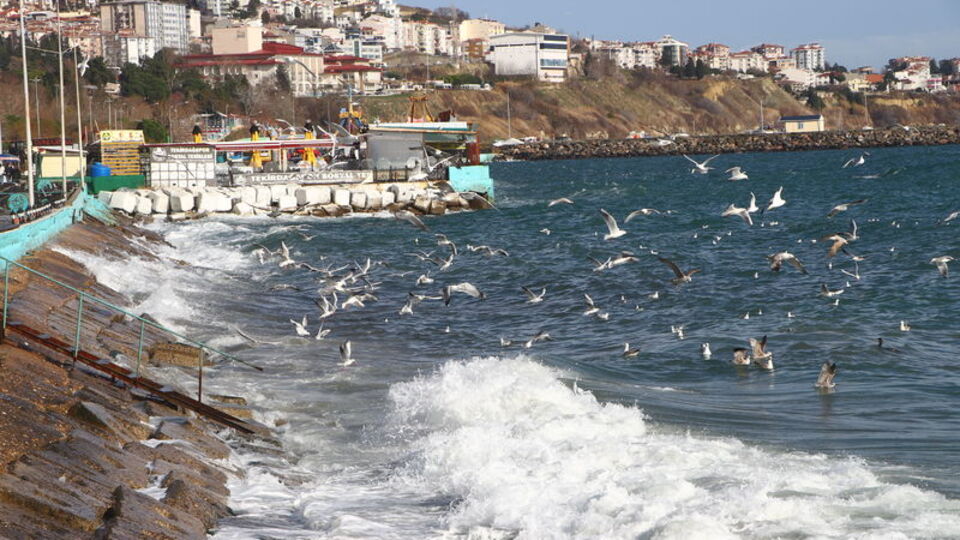 Yağış yok, Marmara ve Ege'de fırtına var