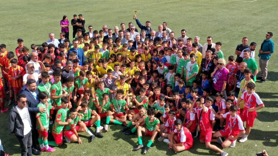 Depremzede çocuklar, UYAFA'da şampiyon