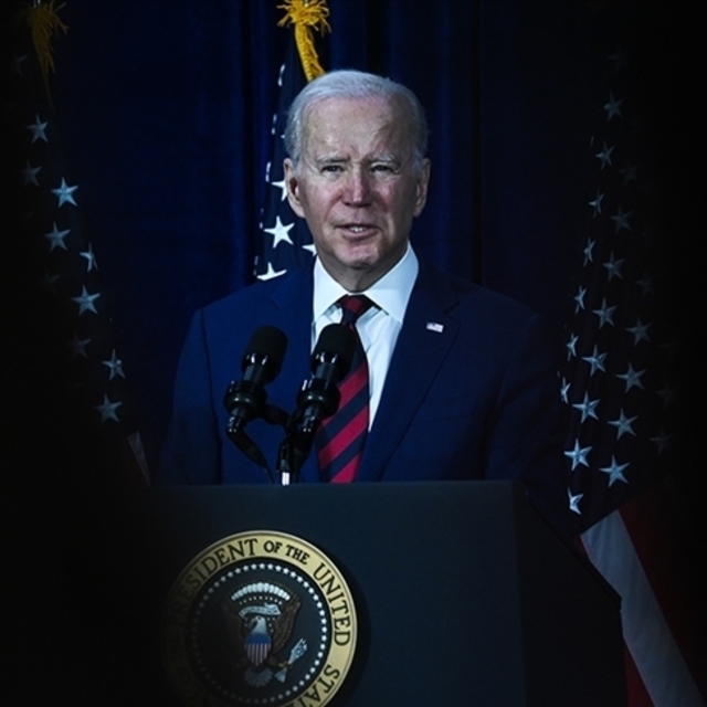 Biden: "Rusya yaptırımları deliyor"