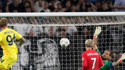 Tarih yazdı: Altın kafa!