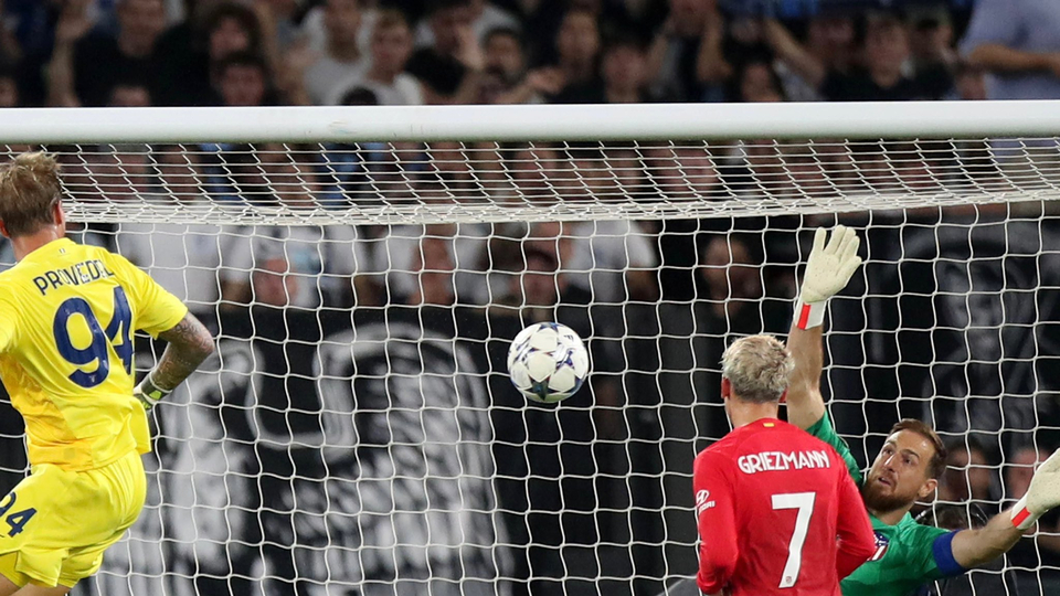 Tarih yazdı: Altın kafa!