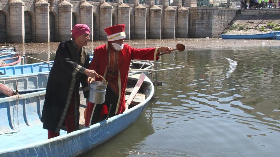 Temsili Nasrettin Hoca göle maya çaldı