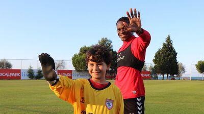 Her gün el salladı, dünyalar onun oldu!