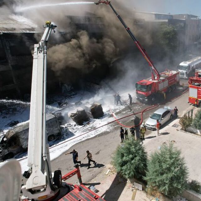  Sünger fabrikasındaki yangında can kaybı 3'e çıktı