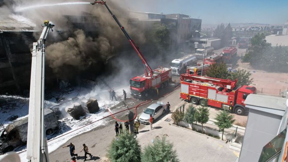 Sünger fabrikasındaki yangında can kaybı 3'e çıktı