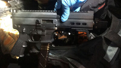 Aracın içinden suikast silahları çıktı