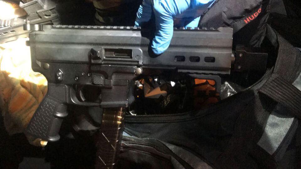 Aracın içinden suikast silahları çıktı