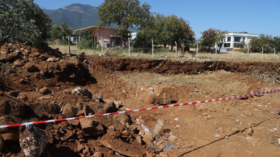 İnşaat kazısında bulundu... Polis bölgeyi koruma altına aldı