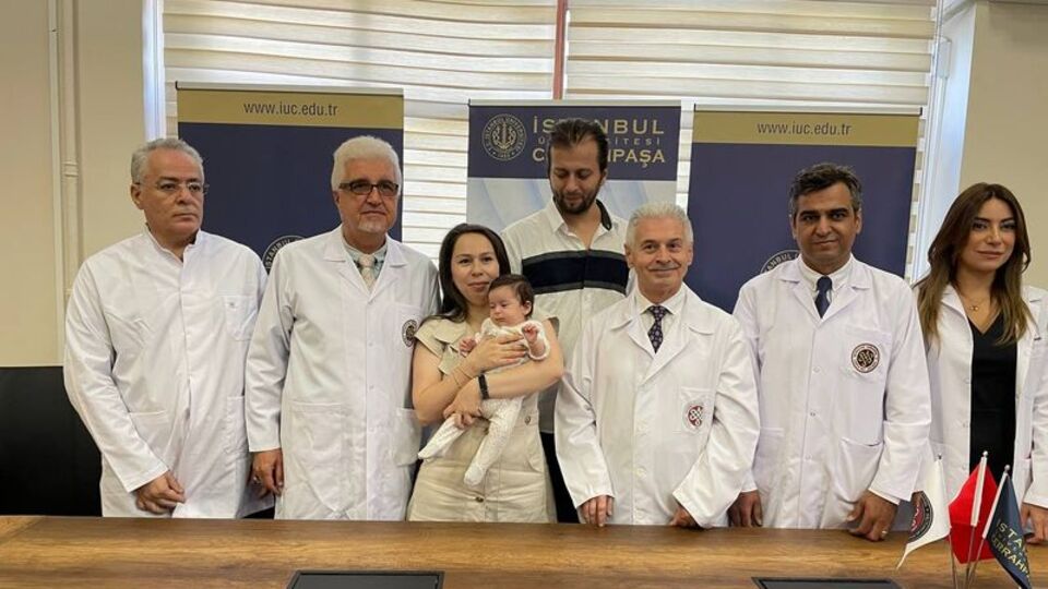 Türkiye'de ilk! Meme kanseri sonrası anne oldu