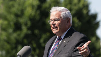 ABD'nin etkili senatörü Menendez'e 'rüşvet' suçlaması