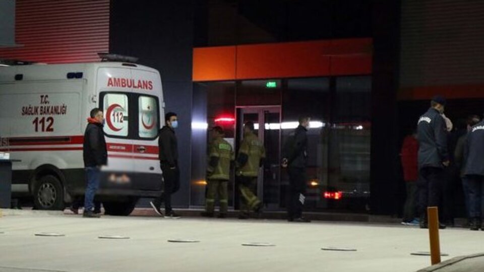 Uşak'ta gıda zehirlenmesi: 32 kişi hastaneye kaldırıldı