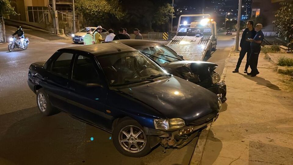 Karabük'te iki otomobil çarpıştı: 2 yaralı