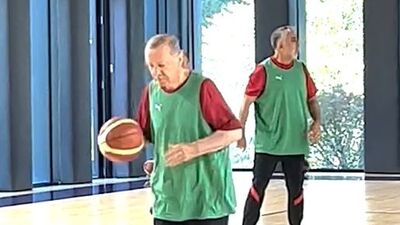 Cumhurbaşkanı Erdoğan'dan basketbol şov