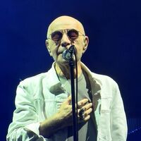 Sahnede duygulandı: Özkan’sız ağlarım