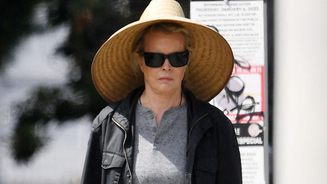 Kim Basinger ortaya çıktı