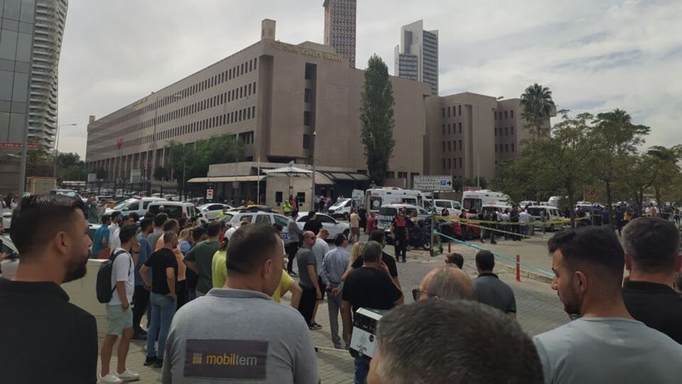 Adliyenin önündeki restoranda çatışma: Ölü ve yaralılar var!